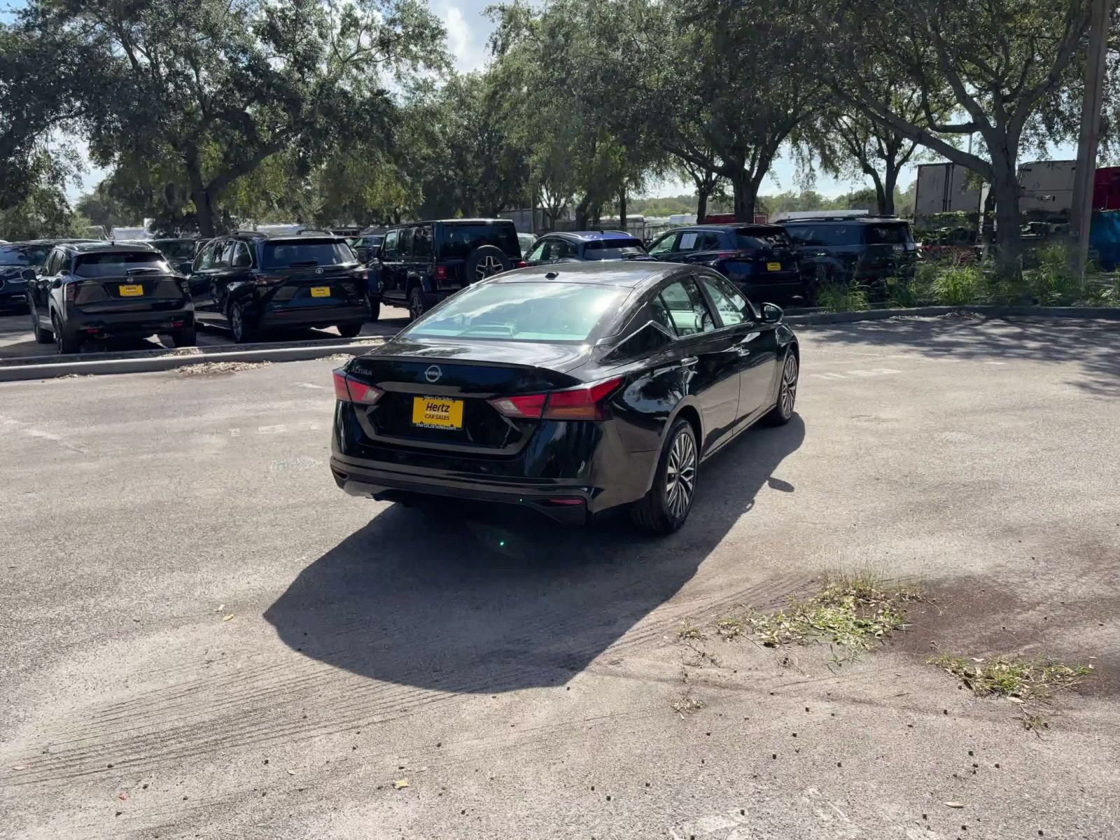 Used 2025 Nissan Altima 2.5 SV FWD image 13