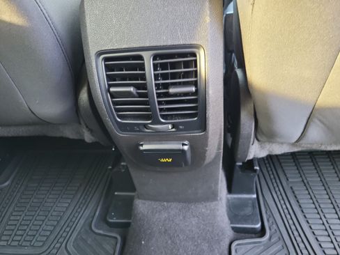Used 2017 Ford Escape SE w/ Equipment Group 201A FWD image 16