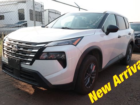 Used 2024 Nissan Rogue S AWD/4WD image 1