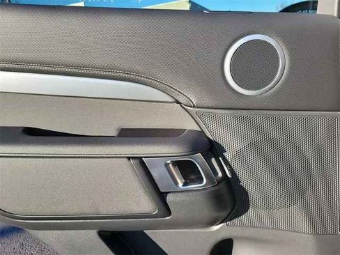 New 2025 Land Rover Discovery Dynamic SE AWD/4WD image 19