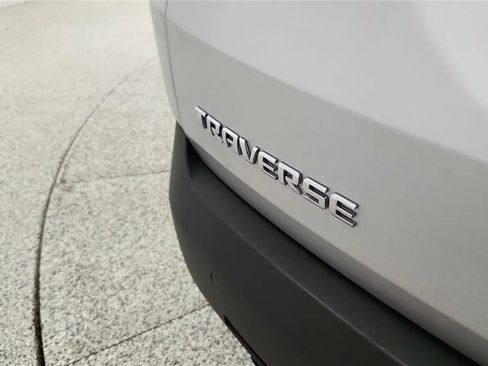 Used 2022 Chevrolet Traverse LT FWD image 38