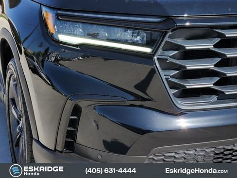 Used 2025 Honda Pilot Sport image 9