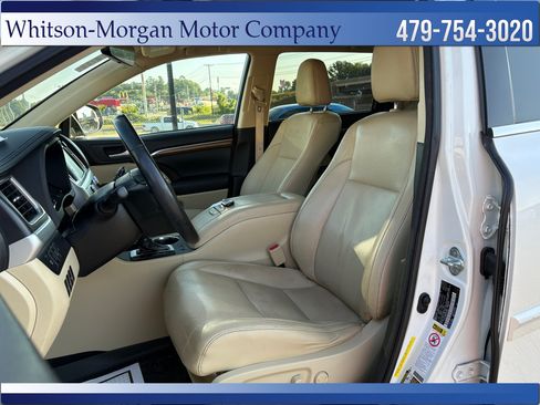 Used 2017 Toyota Highlander Limited Platinum FWD image 9