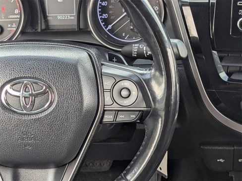 Used 2021 Toyota Camry SE image 18