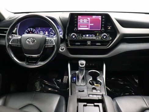 Used 2021 Toyota Highlander XLE FWD image 14