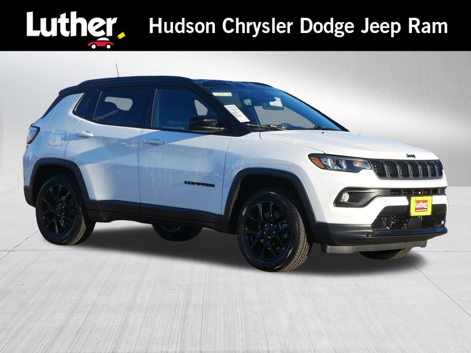 Used 2023 Jeep Compass Latitude w/ Sun and Sound Group AWD/4WD image 1