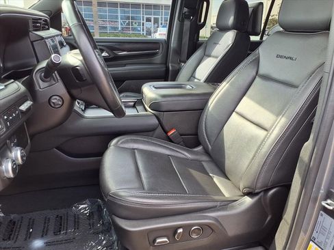Used 2021 GMC Yukon Denali w/ Denali Premium Package image 19
