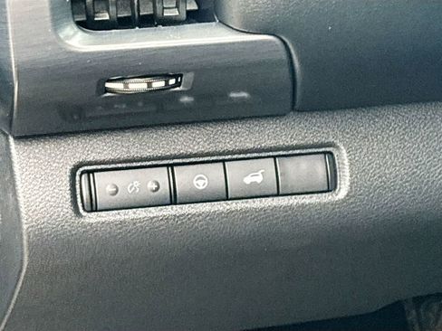 Used 2023 Nissan Pathfinder SL w/ Lighting Package (N92) AWD/4WD image 10