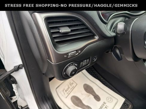 Used 2019 Jeep Cherokee Latitude Plus w/ Comfort/Convenience Group image 18