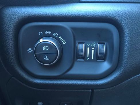 New 2026 RAM 1500 4x4 Crew Cab image 28