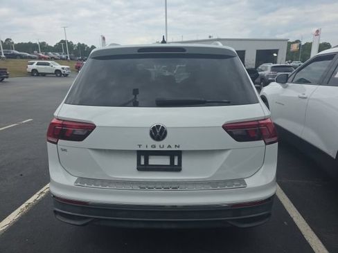 Used 2022 Volkswagen Tiguan SE FWD image 5