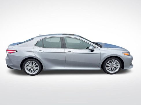 Used 2018 Toyota Camry XLE w/ Audio Package FWD image 4