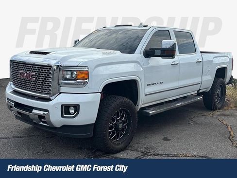 Used 2017 GMC Sierra 2500 Denali w/ Duramax Plus Package AWD/4WD image 1