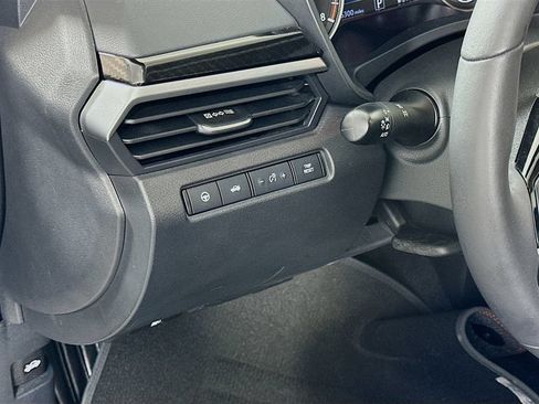 Used 2024 Nissan Altima 2.0 SR FWD image 10