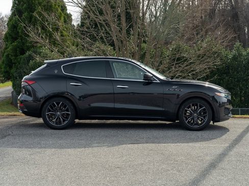 Used 2024 Maserati Levante GT Ultima image 8