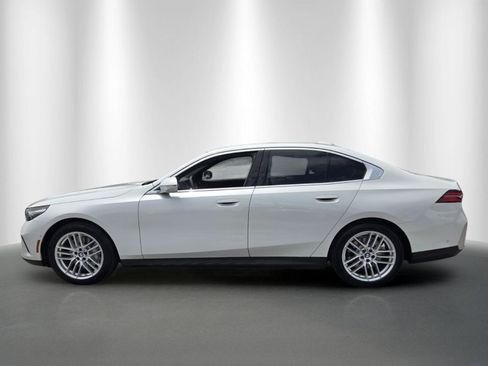 Certified 2024 BMW 530i w/ Convenience Package RWD image 4