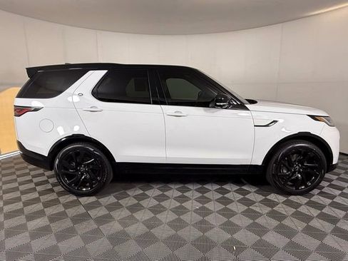 Used 2025 Land Rover Discovery Dynamic SE image 7