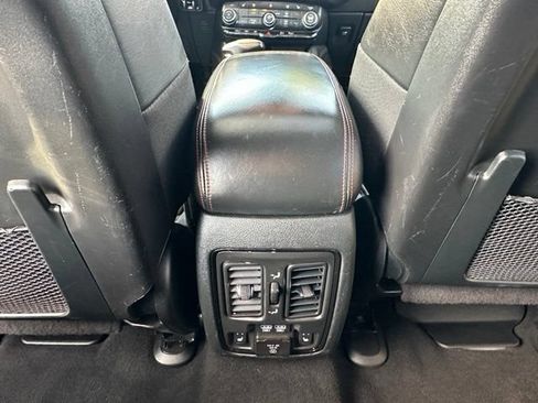 Used 2024 Dodge Durango GT AWD/4WD image 31