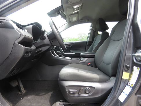 Used 2022 Toyota RAV4 XLE AWD/4WD image 10