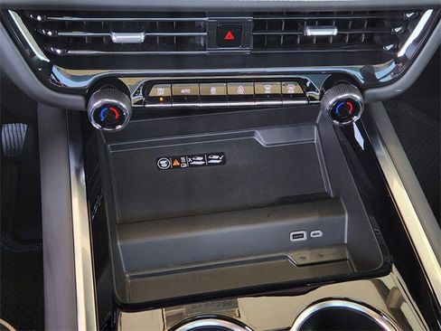 New 2025 Chevrolet Suburban Premier image 15