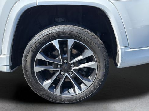 Used 2021 Jeep Grand Cherokee L Overland w/ Luxury Tech Group IV AWD/4WD image 15