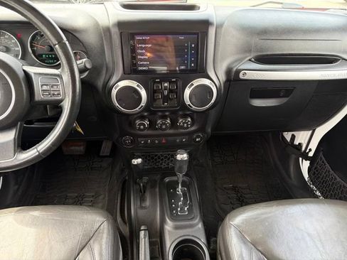 Used 2015 Jeep Wrangler Unlimited Sahara w/ Dual Top Group AWD/4WD image 19