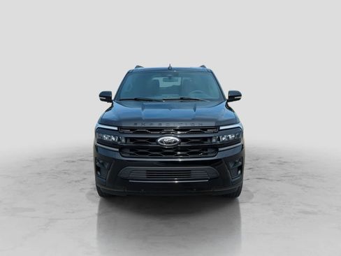 Used 2024 Ford Expedition Limited AWD/4WD image 3