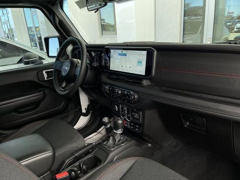 Used 2025 Jeep Wrangler Unlimited Rubicon AWD/4WD image 20