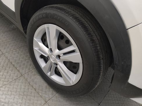 Used 2024 Nissan Kicks S FWD image 31