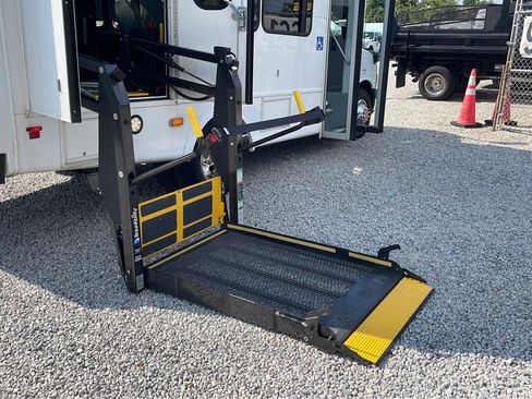 Used 2015 Chevrolet Express 3500 w/ Shuttle Bus Package image 43