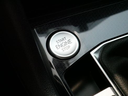 Certified 2025 Volkswagen Taos SE AWD/4WD image 28