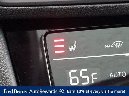 Used 2025 Volkswagen Jetta SE w/ Sunroof Package FWD image 25