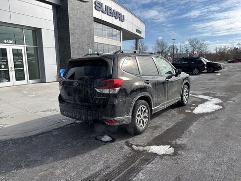 Used 2023 Subaru Forester Premium image 4