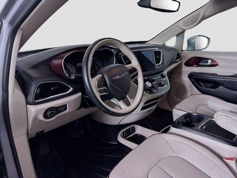 Used 2020 Chrysler Pacifica Limited FWD image 9