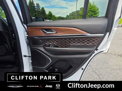 Used 2023 Jeep Grand Cherokee Summit AWD/4WD image 17
