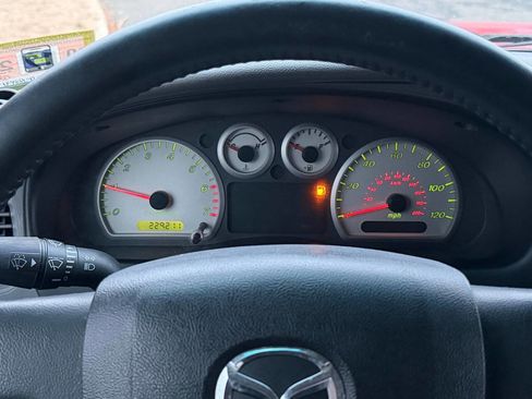 Used 2004 MAZDA B-Series Pickup 4x4 Cab Plus B4000 w/ Convenience Pkg image 7