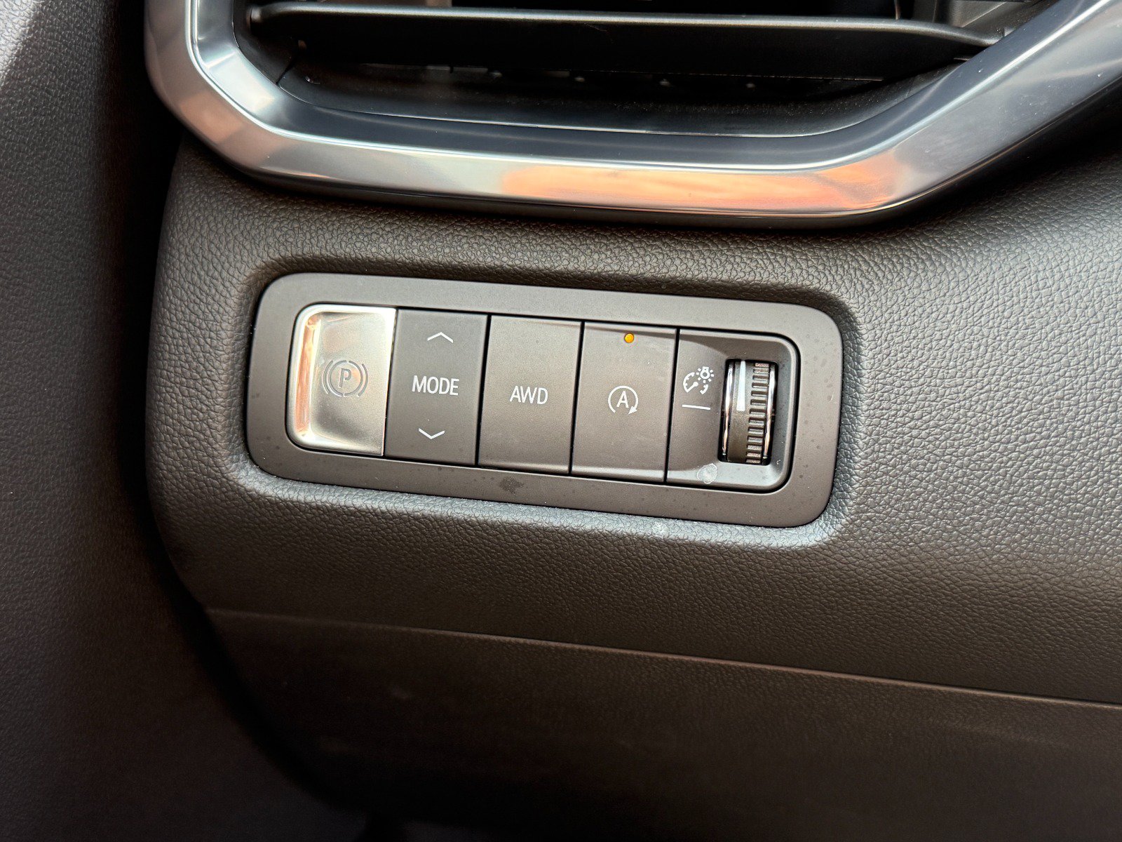 Certified 2025 GMC Acadia AT4 AWD/4WD image 33