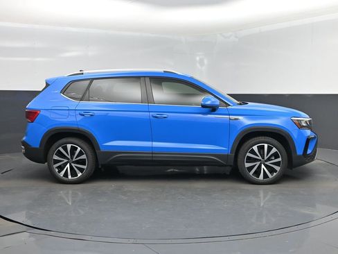 Used 2022 Volkswagen Taos SE image 2