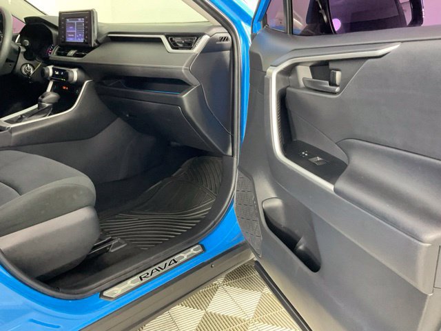 Used 2019 Toyota RAV4 LE AWD/4WD image 19
