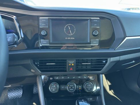 Used 2024 Volkswagen Jetta SE w/ Panoramic Sunroof Package image 16