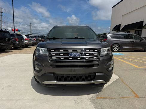 Used 2017 Ford Explorer XLT AWD/4WD image 2