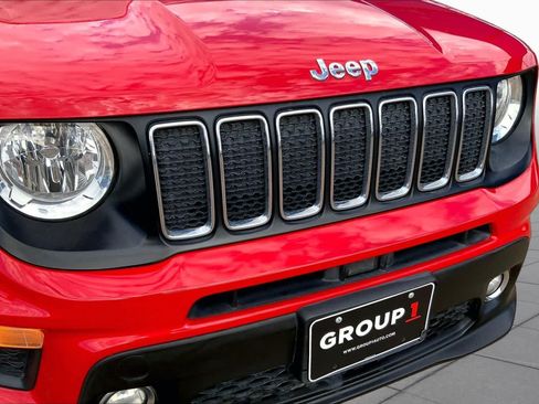 Used 2021 Jeep Renegade Latitude FWD image 30