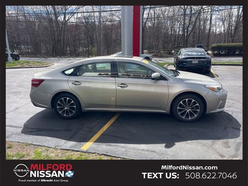 Used 2018 Toyota Avalon XLE Premium w/ Carpet Mat Package FWD image 6