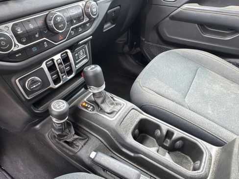 Used 2025 Jeep Wrangler Sahara w/ Safety Group image 28