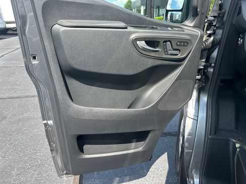 Used 2023 Mercedes-Benz Sprinter 2500 image 10