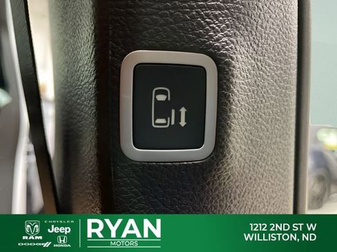 New 2026 Chrysler Pacifica Pinnacle AWD/4WD image 41