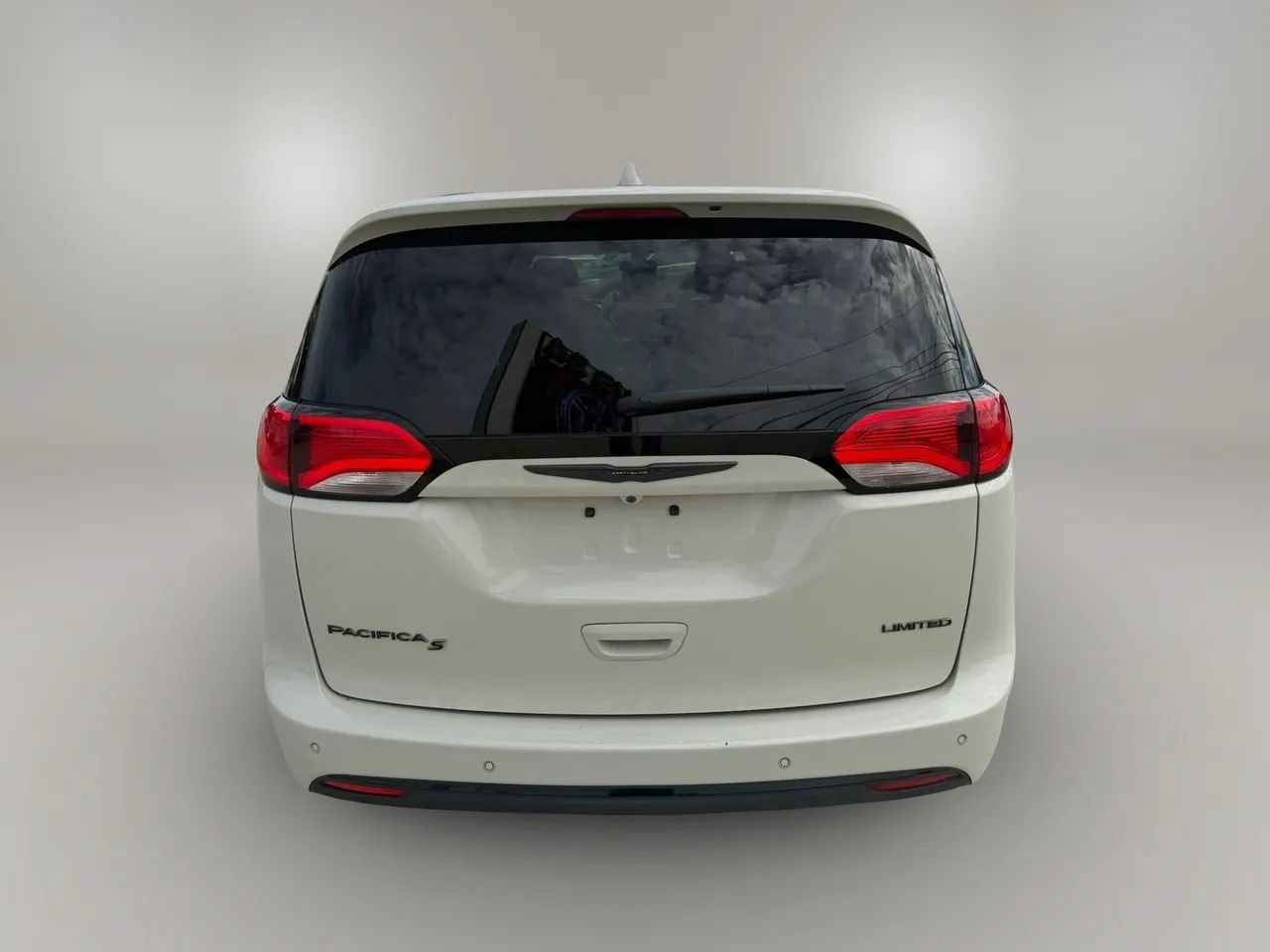 Used 2020 Chrysler Pacifica Limited w/ S Appearance Package FWD image 6