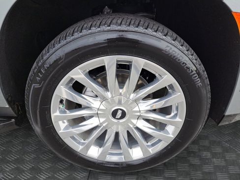 Certified 2024 Cadillac Escalade ESV Premium Luxury image 17