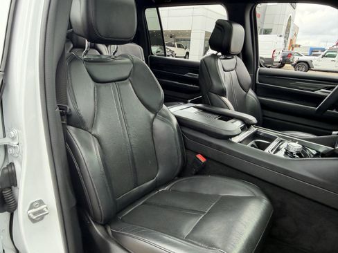 Used 2023 Jeep Wagoneer 4WD w/ Premium Group I image 17