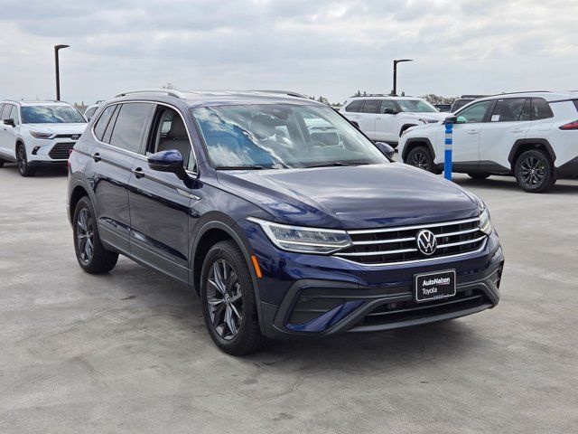 Used 2023 Volkswagen Tiguan SE FWD image 3